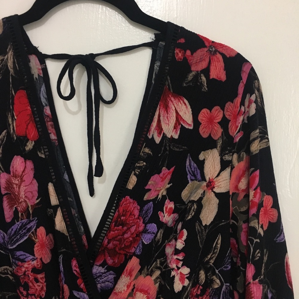 Floral romper with bell sleeves and pockets ‼️🌺